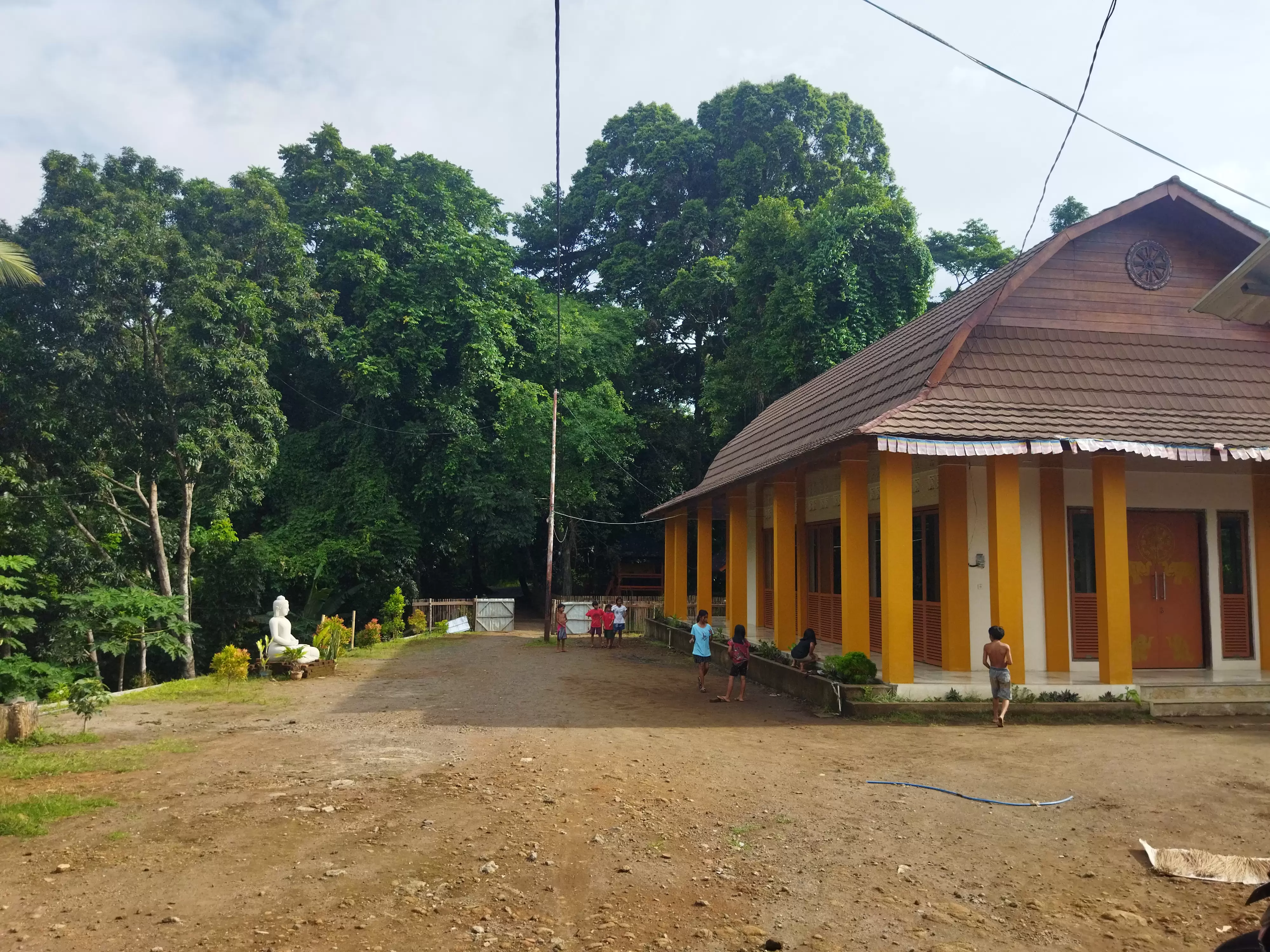 Foto program Dana Pemagaran Vihara Giri Ratana Puja Lombok
