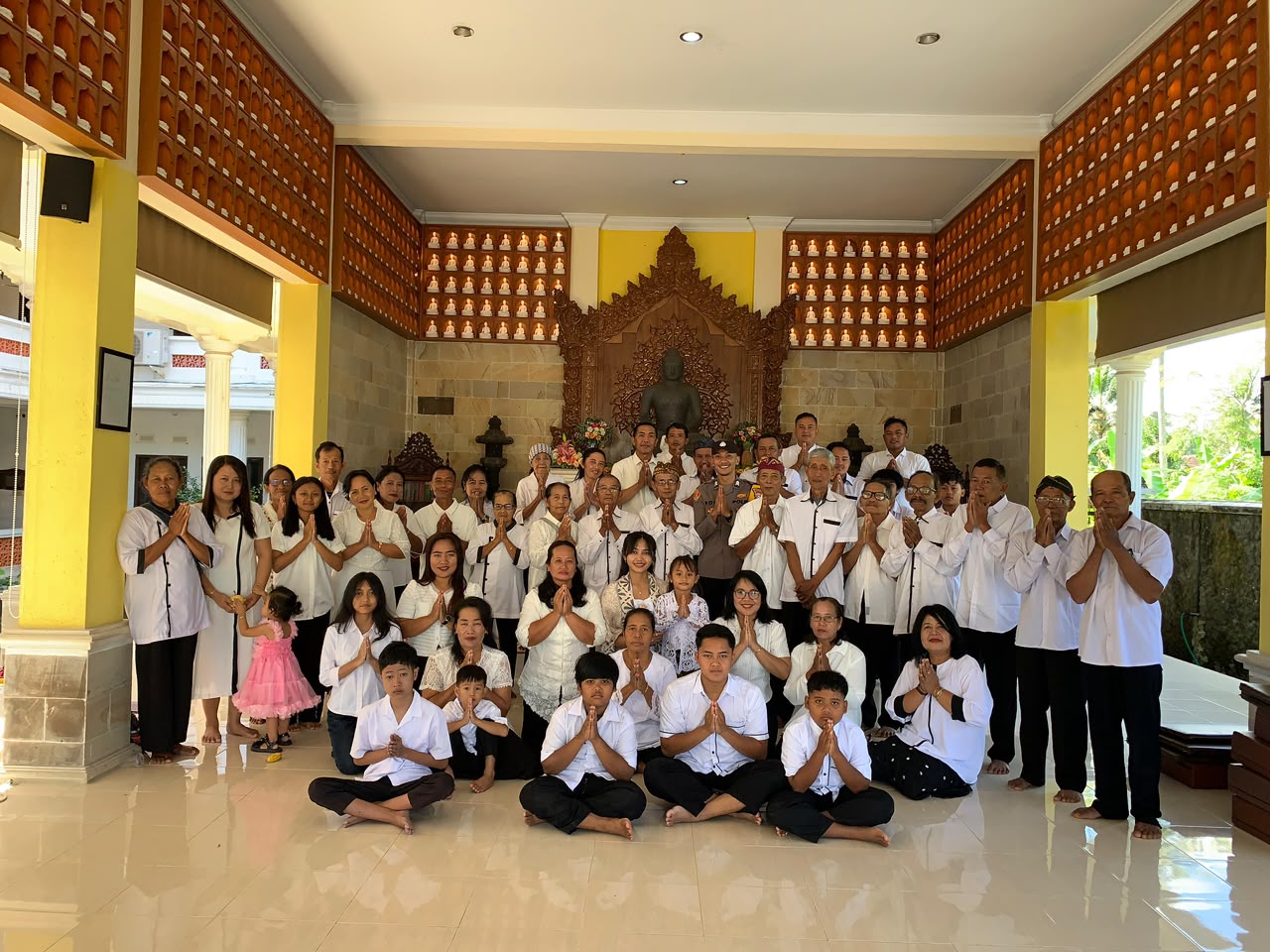 Foto program Baksos Kesehatan 300 umat & SMB Vihara Banyuwangi