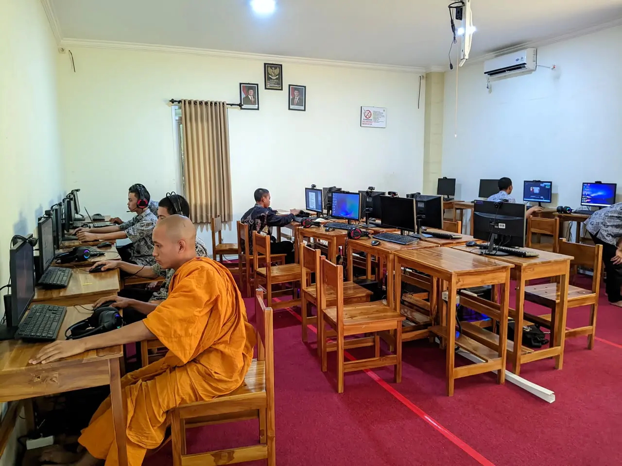Foto program Dana 5 Komputer Siswa Buddhis Homeschooling Kusalamitra