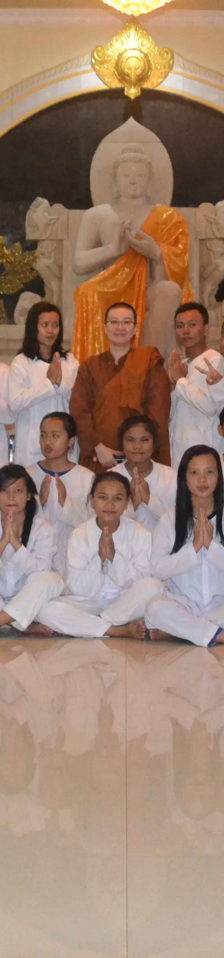 Foto program Dana Bayarin Uang Sekolah 44 Anak Pesantrian Buddhis