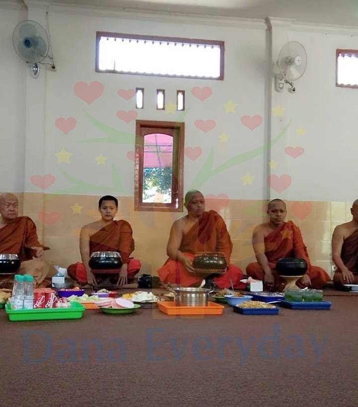 Foto program Dana Makan Kepada Sangha di Vihara Sodong