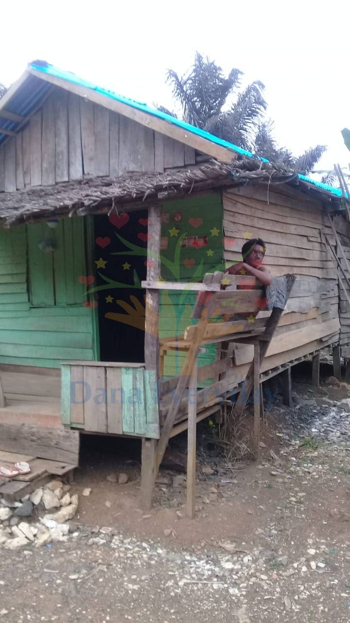 Foto program Dana Bedah Rumah, Perlengkapan Sekolah & Gaji Guru