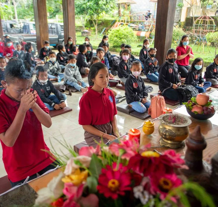 Foto program Dana Alat Sekolah & Periksa Mata Siswa Dusun Buddhis Krecek