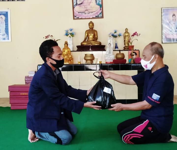 Foto program Dana Bakti Sosial dan Lomba Waisak STIAB Smaratungga