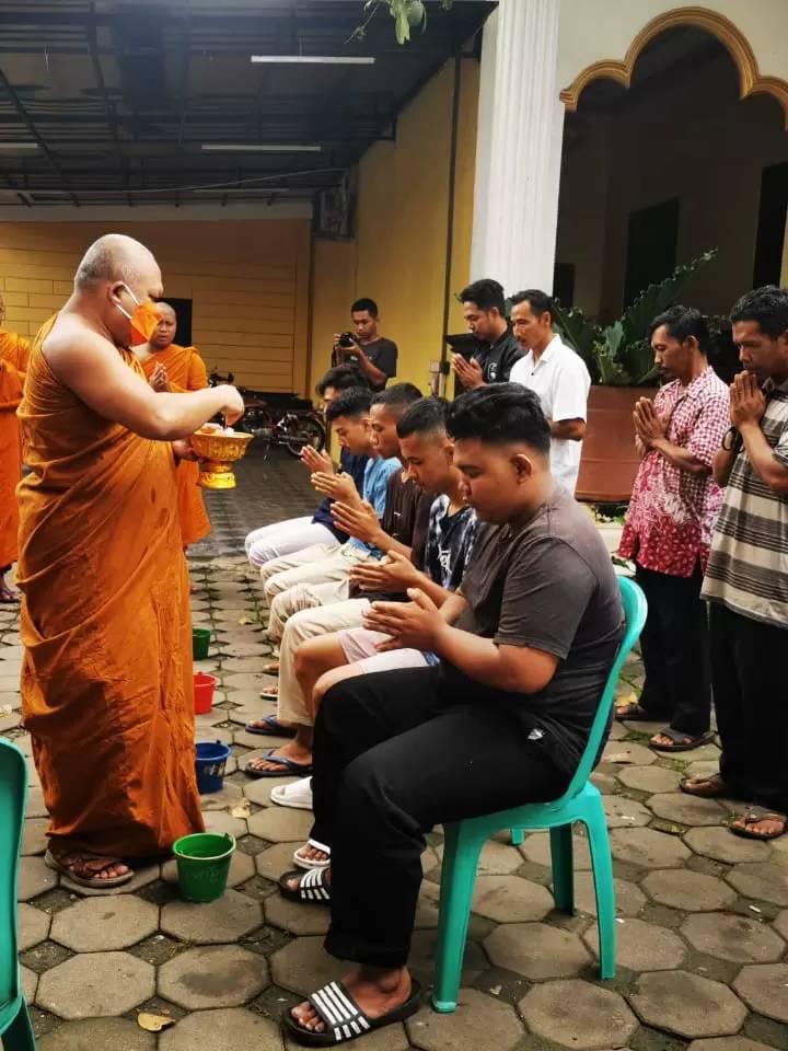 Foto program Dana Makan Pabajja Samanera/I Pesastrian Buddhis Kusalamitra