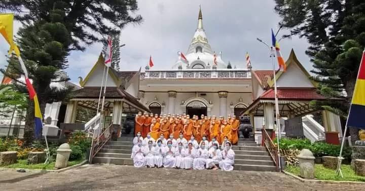 Foto program Dana Makan Sangha & 90 Peserta Pabbaja Samanera & Silacarini