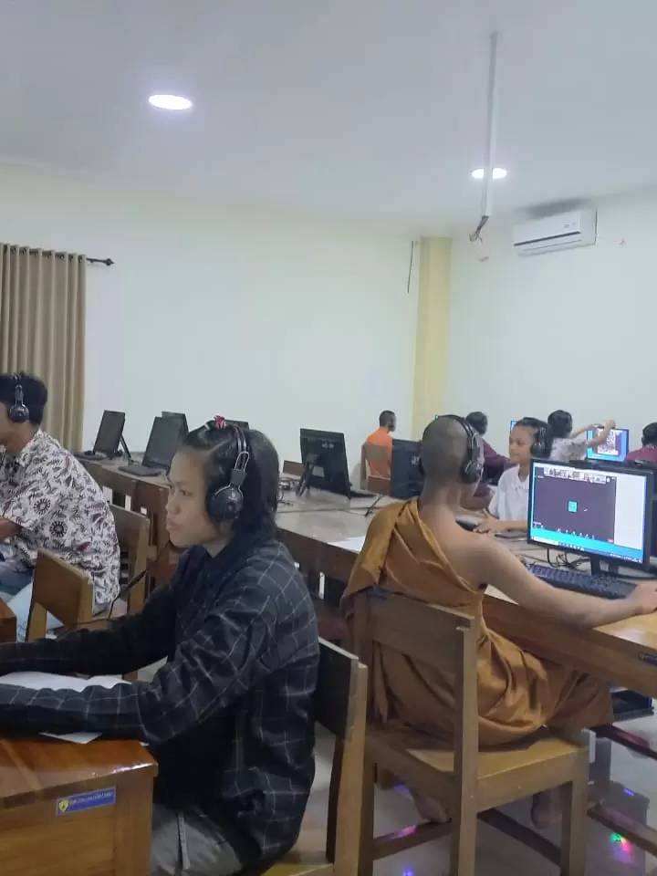 Foto program Dana Guru dan Komputer Untuk Pesastrian Buddhis