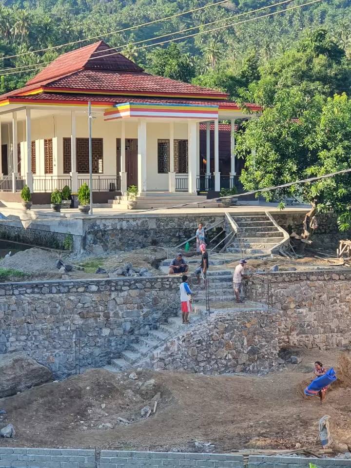 Foto program Dana Pentaludan dan Pembuatan Tangga Vihara Dharmaphala