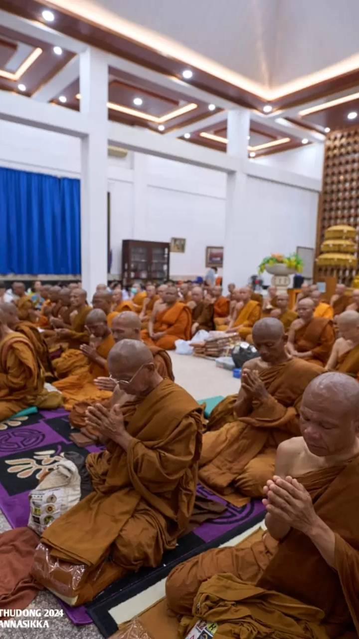 Foto program Dana Makan 50 Bhikkhu Thudong dibulan Waisak 2024