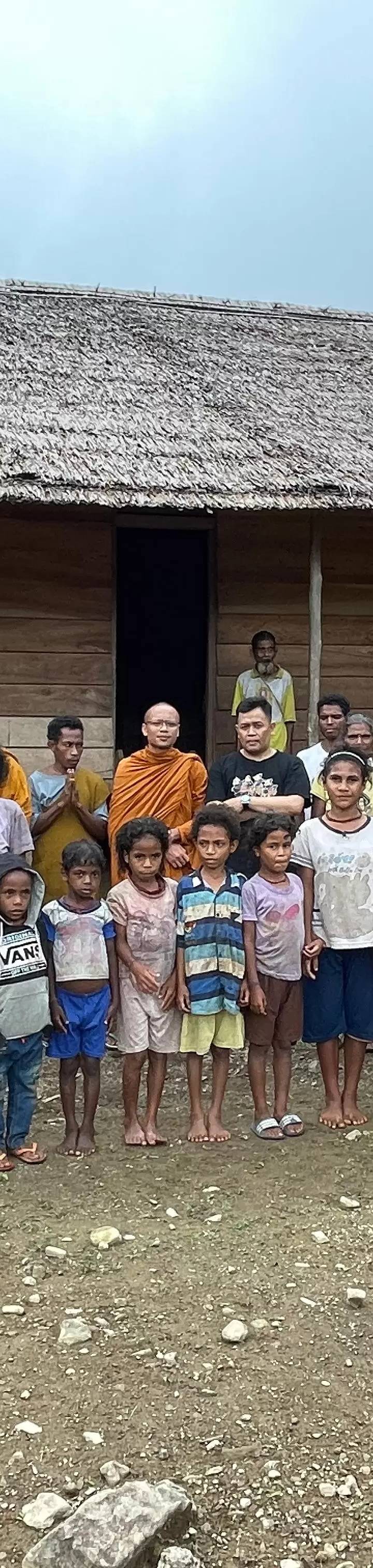 Foto program Dana Kunjungan Sangha dan Baksos di Pedalaman P. Seram Ambon