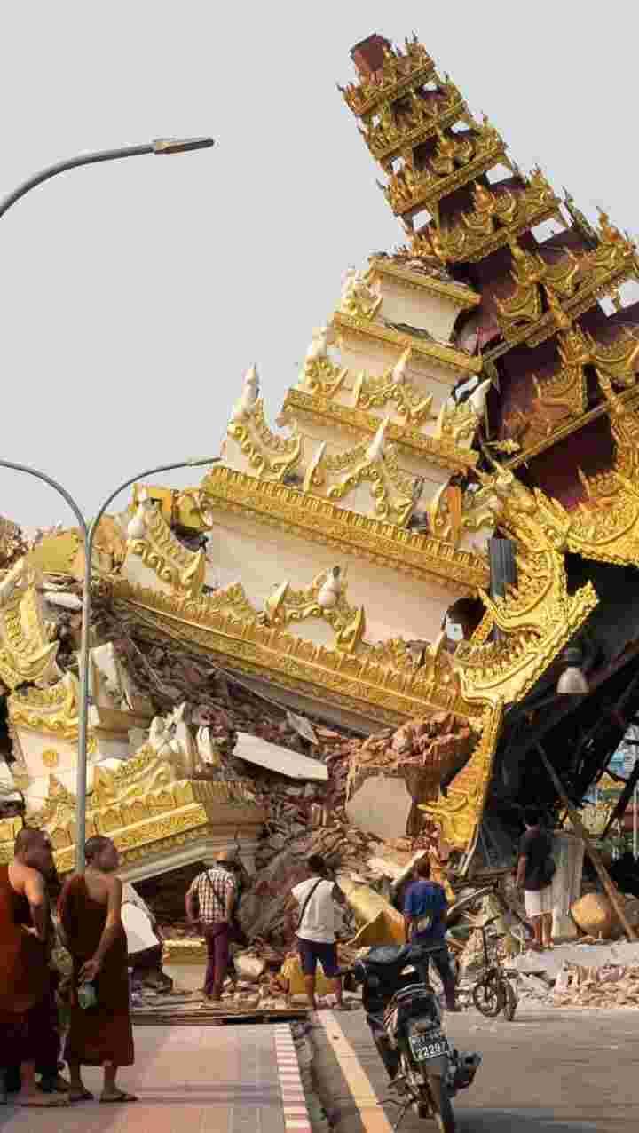 Foto program Dana untuk Anggota Sangha & Umat Buddha Korban Gempa Myanmar