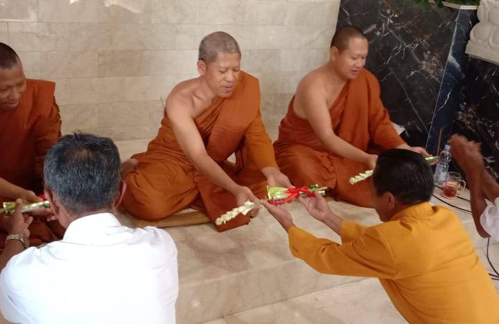 Foto program Kathina Dana 50 Jubah kepada Anggota Sangha Vihara Kebumen