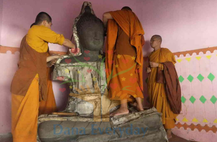 Foto program Dana 20 Buddha Rupang untuk Tripura