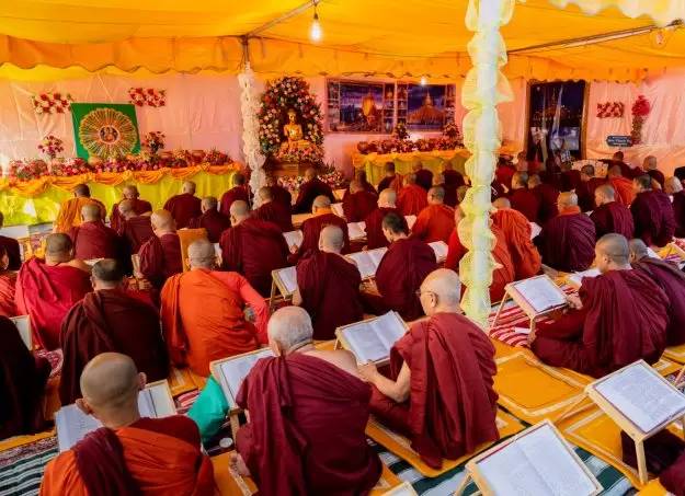 Foto program Dana Makan 6.000 Bhikkhu, Samanera/I & Upasaka/I di Bodhgaya